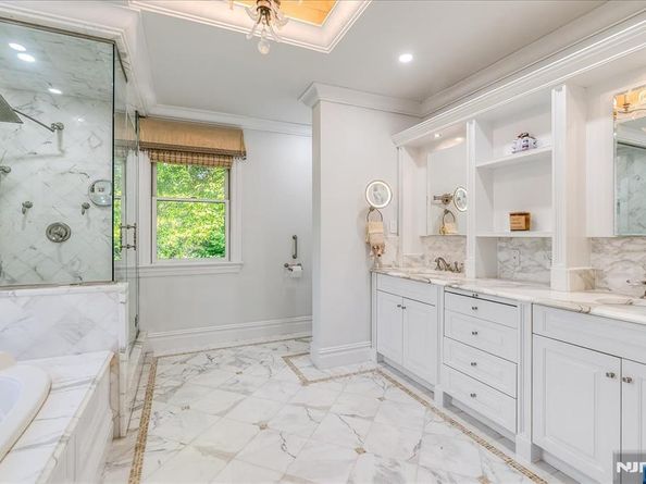 241 Lyncrest Road, Englewood Cliffs NJ 07632