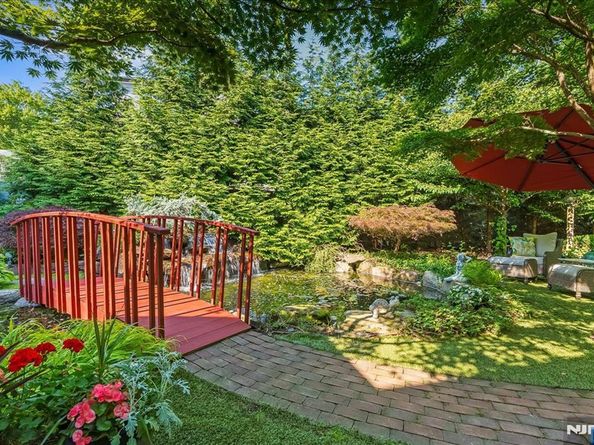 241 Lyncrest Road, Englewood Cliffs NJ 07632