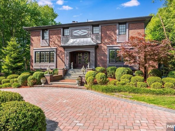 241 Lyncrest Road, Englewood Cliffs NJ 07632
