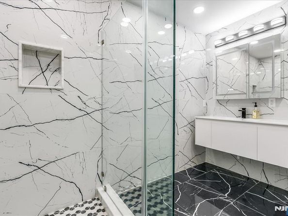 241 Lyncrest Road, Englewood Cliffs NJ 07632