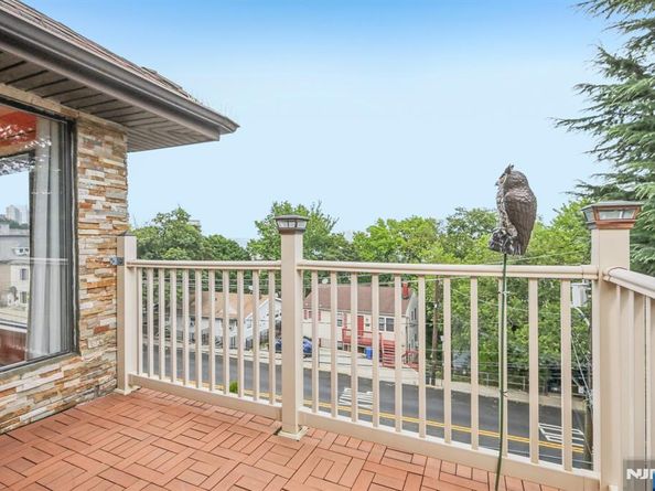 32 Hudson Terrace, Edgewater NJ 07020