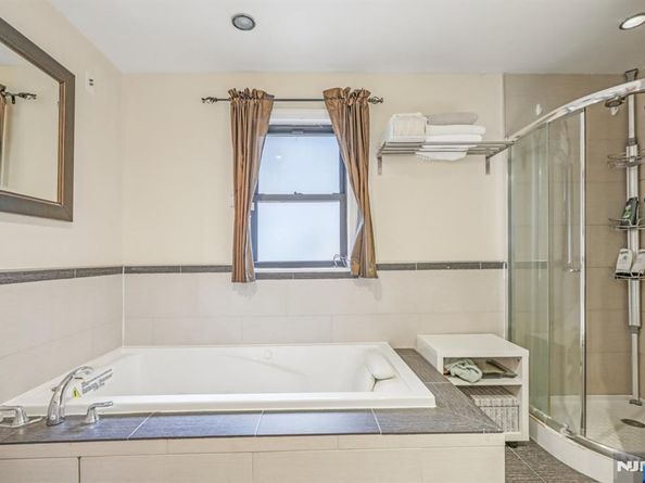 32 Hudson Terrace, Edgewater NJ 07020
