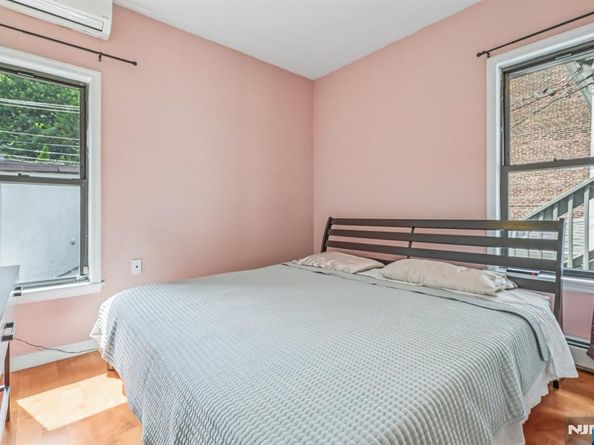 32 Hudson Terrace, Edgewater NJ 07020