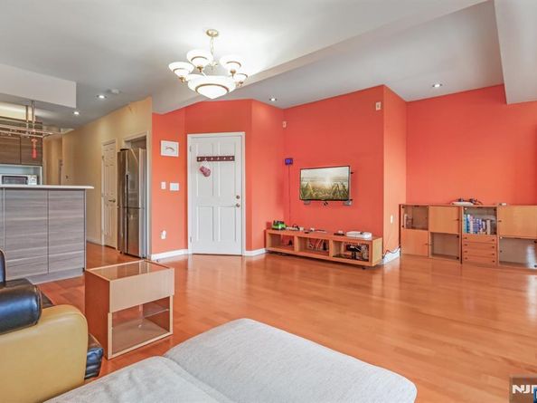 32 Hudson Terrace, Edgewater NJ 07020