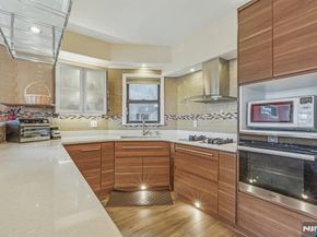 32 Hudson Terrace, Edgewater NJ 07020
