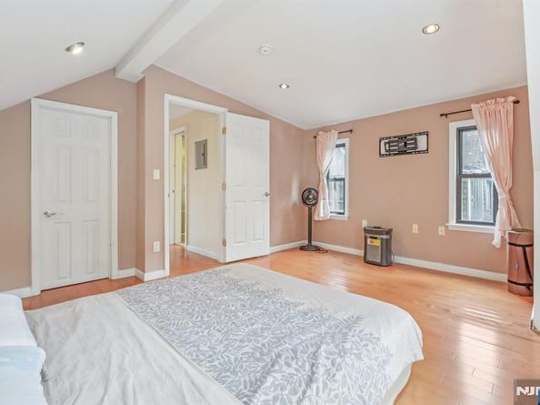 32 Hudson Terrace, Edgewater NJ 07020