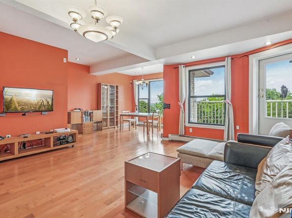 32 Hudson Terrace, Edgewater NJ 07020