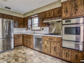 1106 Keswick Place, Fort Lee NJ 07024