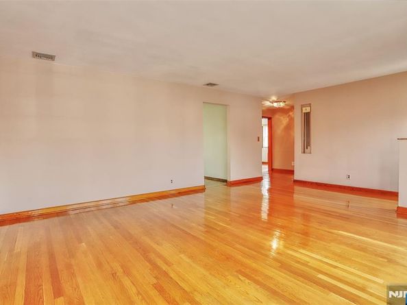 1106 Keswick Place, Fort Lee NJ 07024