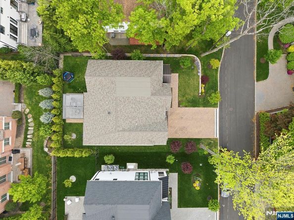 29 Roslyn Avenue, Englewood Cliffs NJ 07632