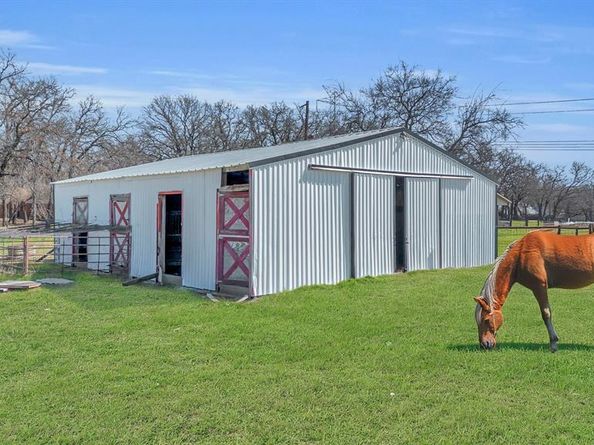 7004  Ledbetter Road , Arlington Texas 76001