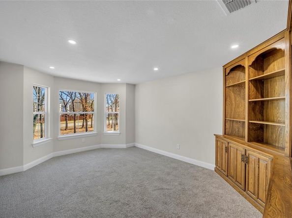 7004  Ledbetter Road , Arlington Texas 76001