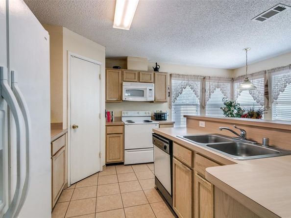 1408  Peregrine Street , Lewisville Texas 75077