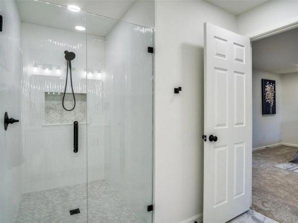 5812  Waltham Avenue , Fort Worth Texas 76133