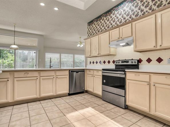 5621  Creekhollow Drive , Arlington Texas 76018