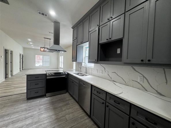 915 E Humbolt Street , Fort Worth Texas 76104