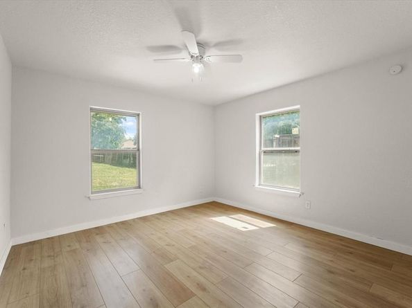 801  Donlee Road , Lancaster Texas 75134
