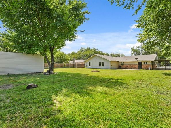 801  Donlee Road , Lancaster Texas 75134