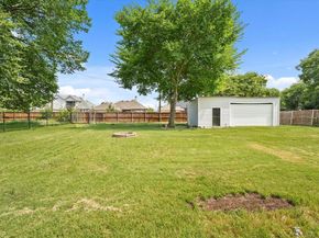 801  Donlee Road , Lancaster Texas 75134