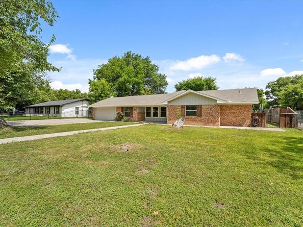 801  Donlee Road , Lancaster Texas 75134