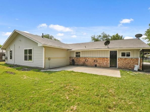 801  Donlee Road , Lancaster Texas 75134