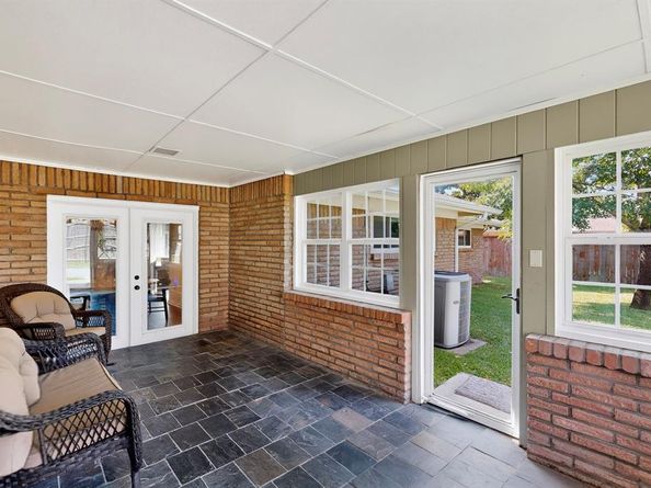 1519  Sunnybrook Drive , Irving Texas 75061