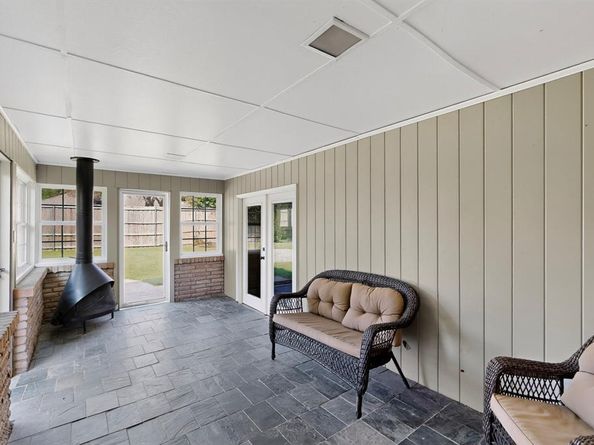 1519  Sunnybrook Drive , Irving Texas 75061