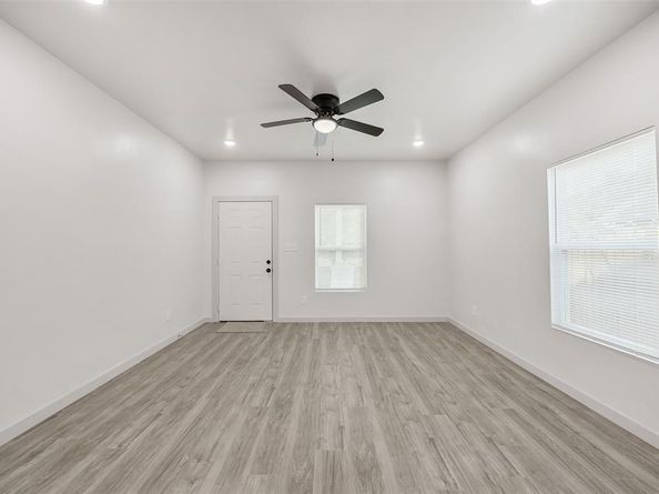 3018  Crossman Avenue , Dallas Texas 75212