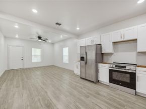 3018  Crossman Avenue , Dallas Texas 75212