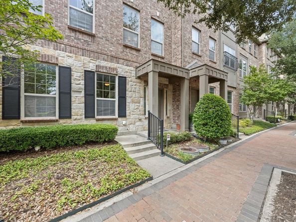 3931  Asbury Lane , Addison Texas 75001