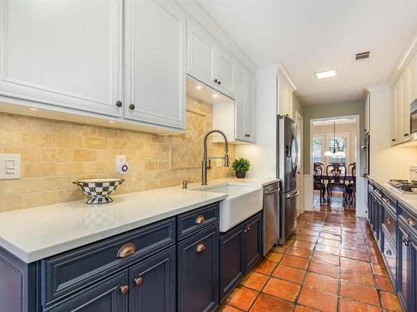 15105  Meandering Place , Dallas Texas 75248