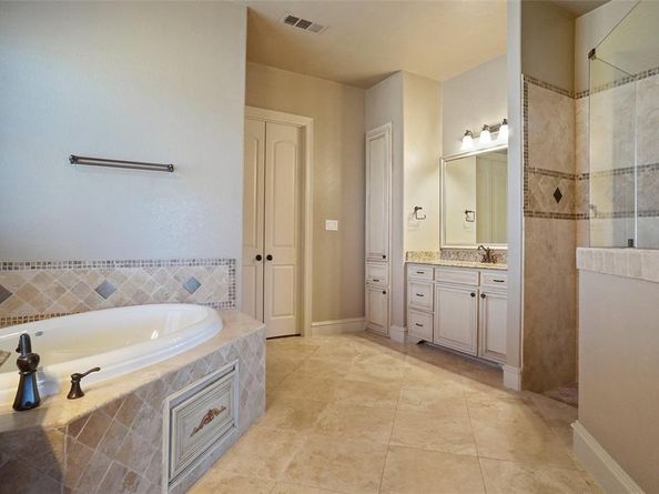 1304  Rollie Michael Lane , Fort Worth Texas 76179