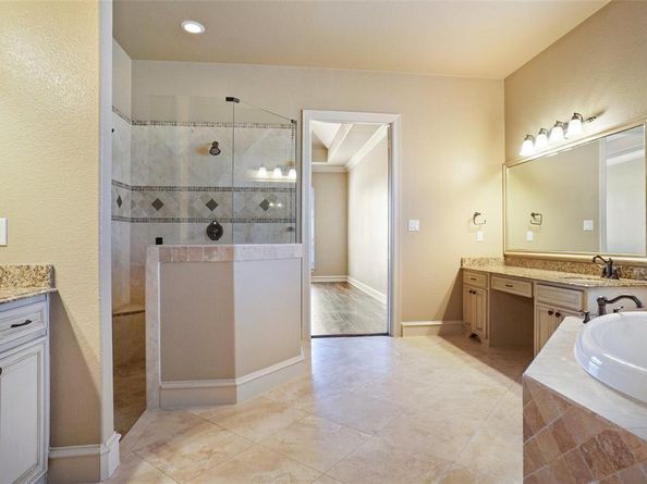 1304  Rollie Michael Lane , Fort Worth Texas 76179