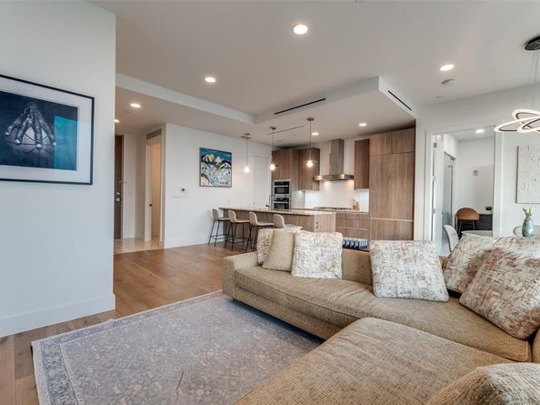 3130 N Harwood Street  902, Dallas Texas 75201
