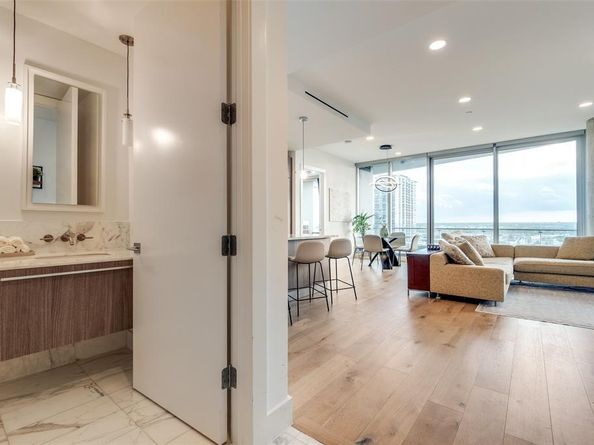 3130 N Harwood Street  902, Dallas Texas 75201