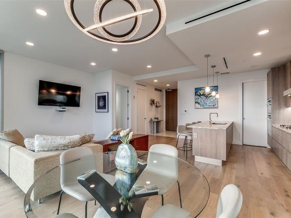 3130 N Harwood Street  902, Dallas Texas 75201