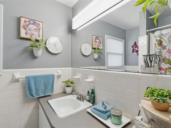 6050  Douglas Street , Fort Worth Texas 76114