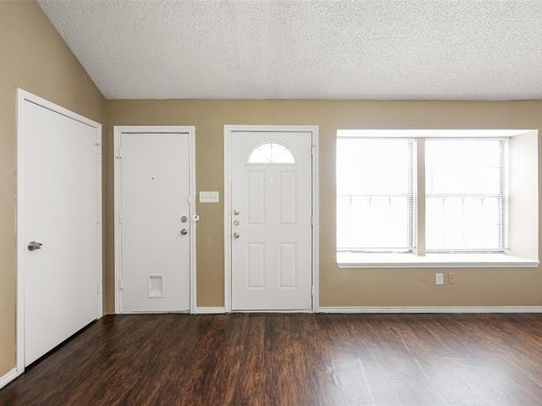 4756  Hollow Tree Drive , Arlington Texas 76018