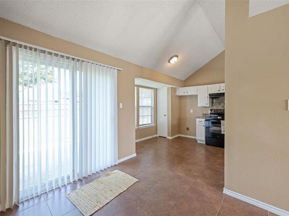 4756  Hollow Tree Drive , Arlington Texas 76018