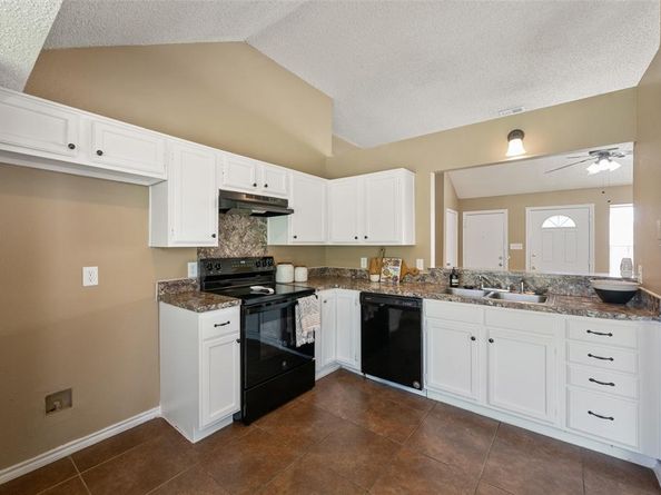 4756  Hollow Tree Drive , Arlington Texas 76018