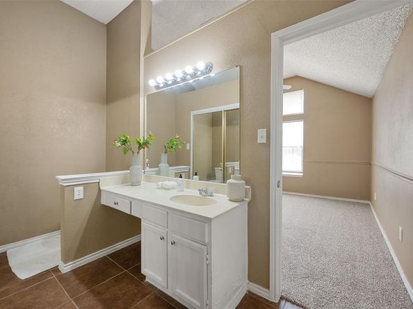 4756  Hollow Tree Drive , Arlington Texas 76018