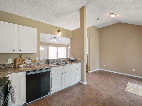 4756  Hollow Tree Drive , Arlington Texas 76018