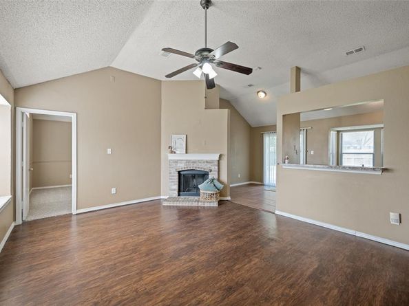 4756  Hollow Tree Drive , Arlington Texas 76018