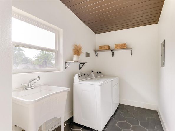 3611  Marsh Lane Place , Dallas Texas 75220