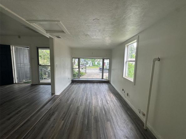 1713  Hemphill Drive , Dallas Texas 75216