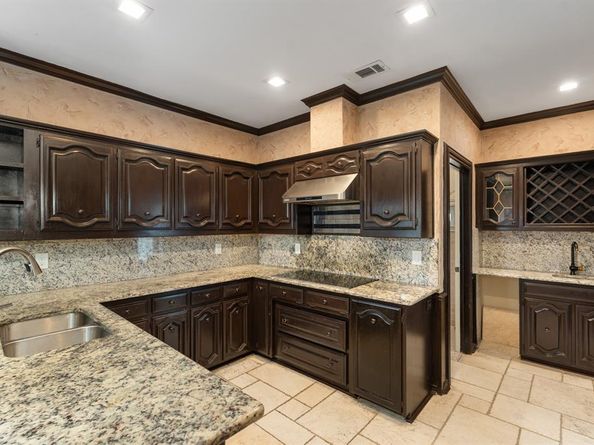 2709  Oak Point Drive , Garland Texas 75044