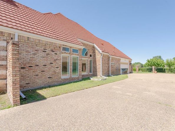 2709  Oak Point Drive , Garland Texas 75044