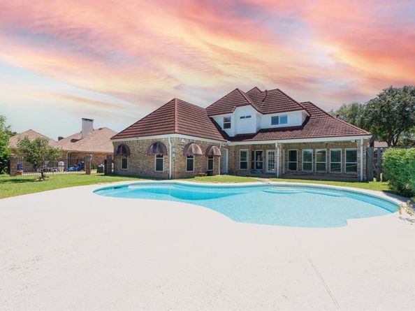 2709  Oak Point Drive , Garland Texas 75044
