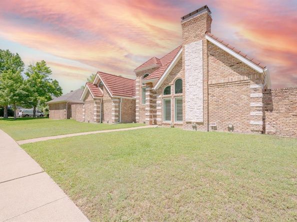 2709  Oak Point Drive , Garland Texas 75044