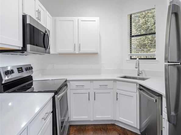 5105  Vandelia Street , Dallas Texas 75235